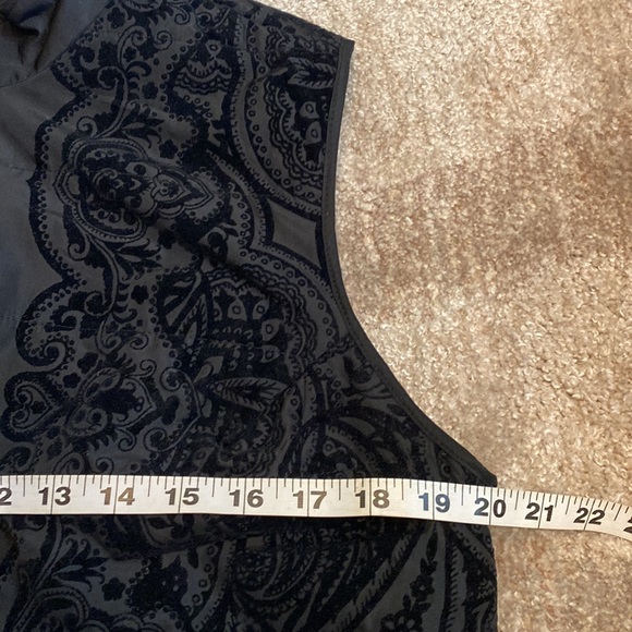 Charter Club Black with embossed velvet design full zip Vest Sz Medium - Picture 2 of 10